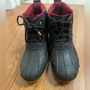 AMAZING condition Tommy Hilfiger rain boots, plush interior!